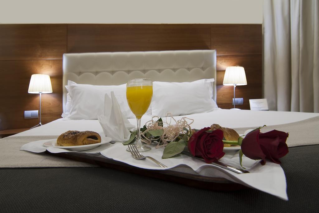 Silken Coliseum Hotel Santander Bagian luar foto