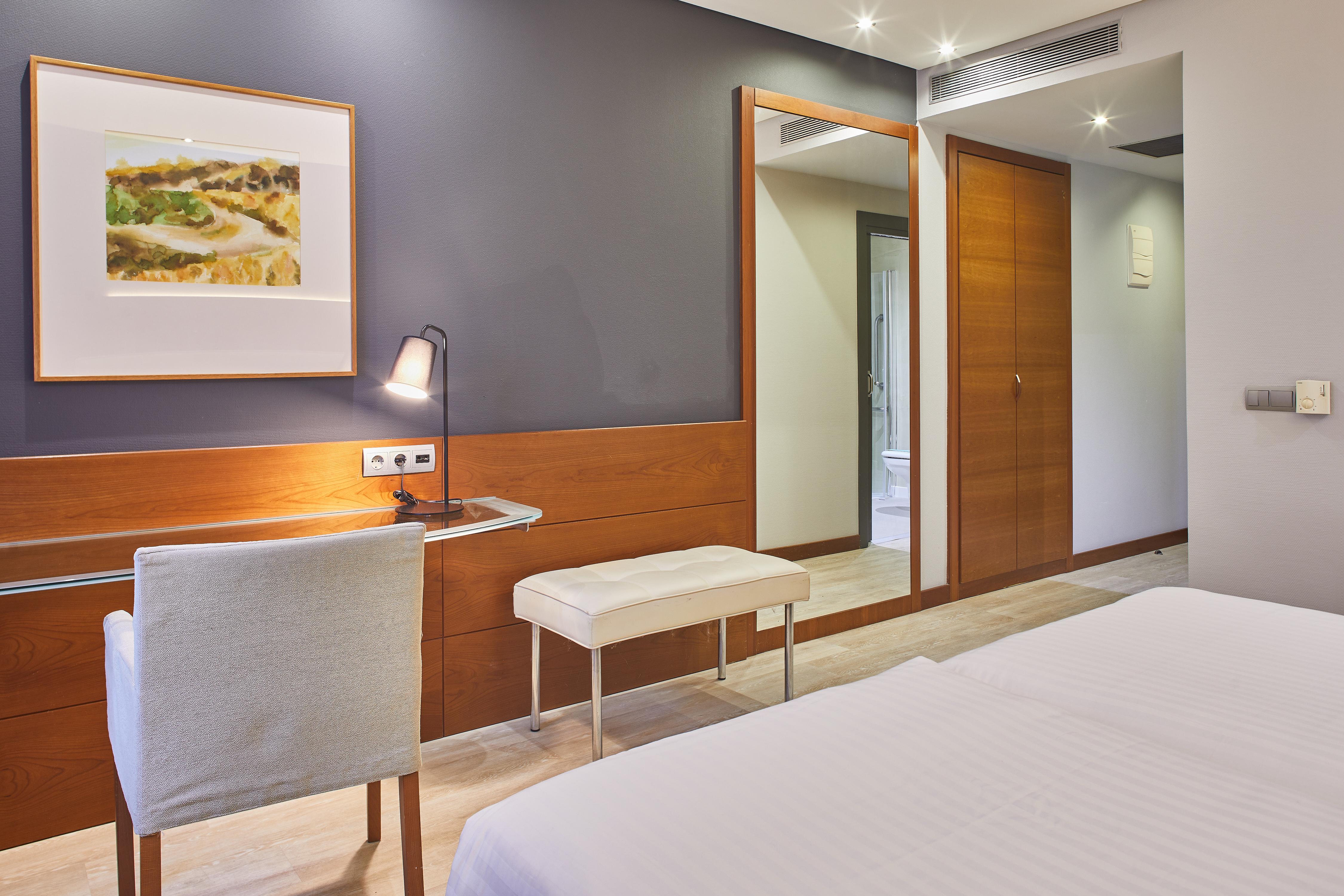Silken Coliseum Hotel Santander Bagian luar foto