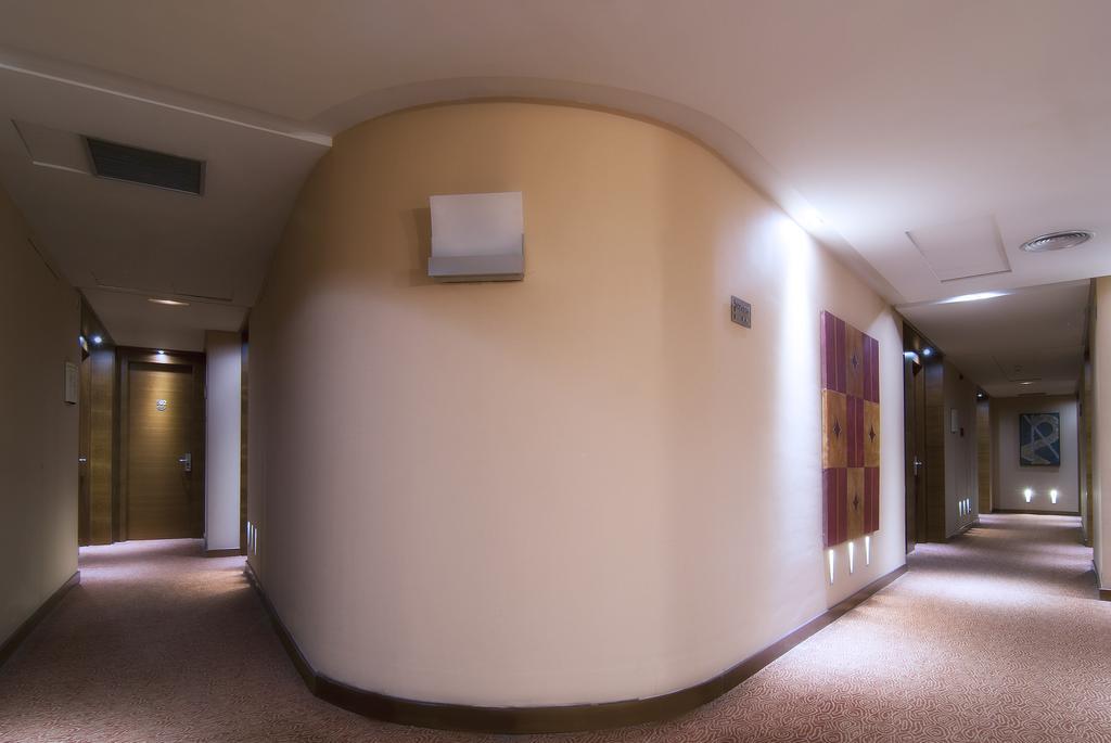Silken Coliseum Hotel Santander Bagian luar foto